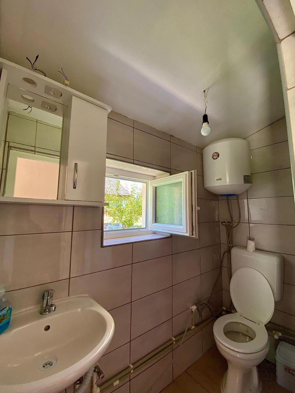 Lola Guest House Vuthaj Exterior foto